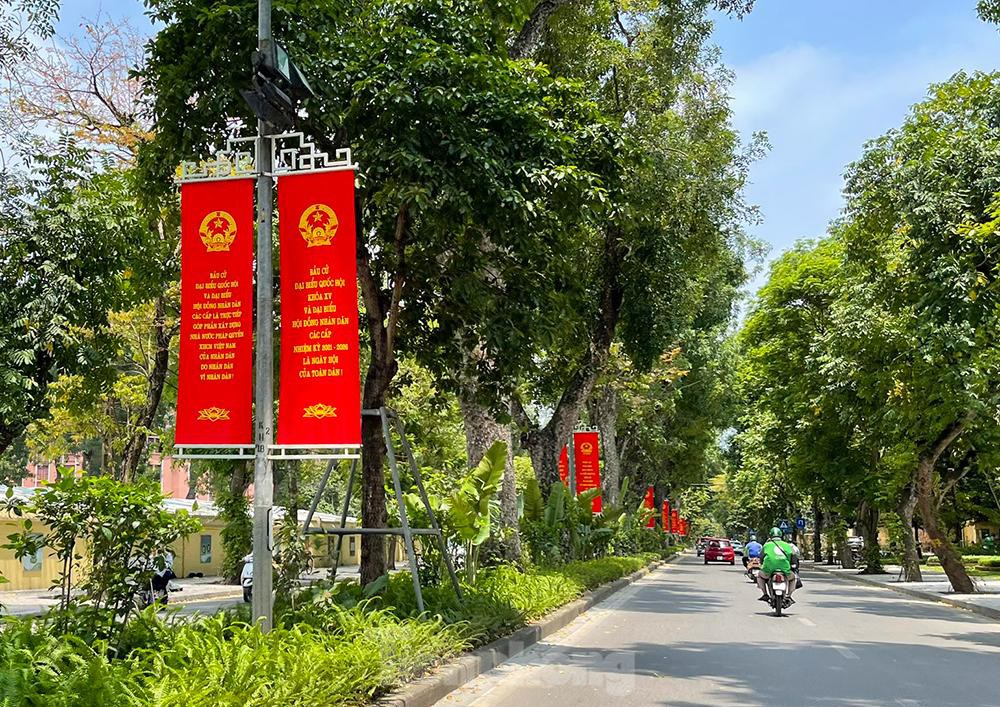 In Photos: Hanoi’s streets brilliantly adorned ahead of election day
