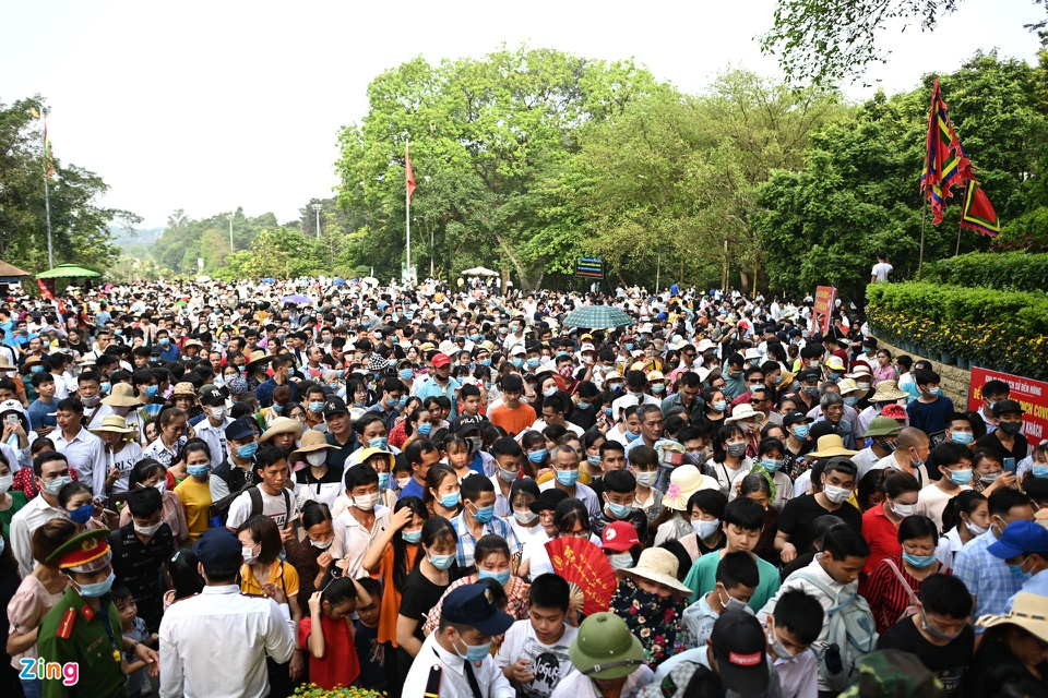 PM requires to restrict gathering in public spaces to prevent Covid-19
