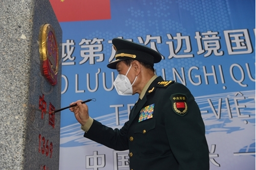 Vietnam, China hold border defence friendship exchange