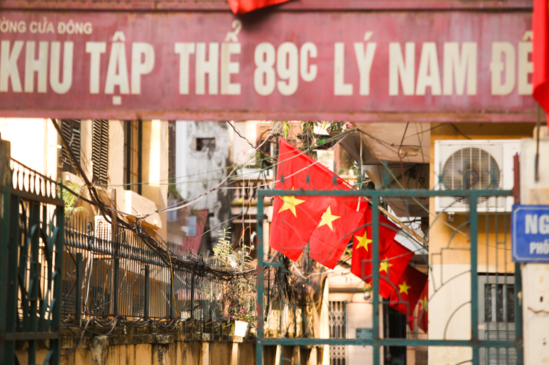 In Photo: Hanoi’s streets brilliantly decorated to celebrate National Reunification Day