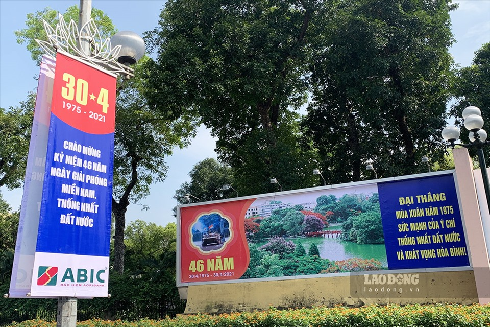In Photo: Hanoi’s streets brilliantly decorated to celebrate National Reunification Day