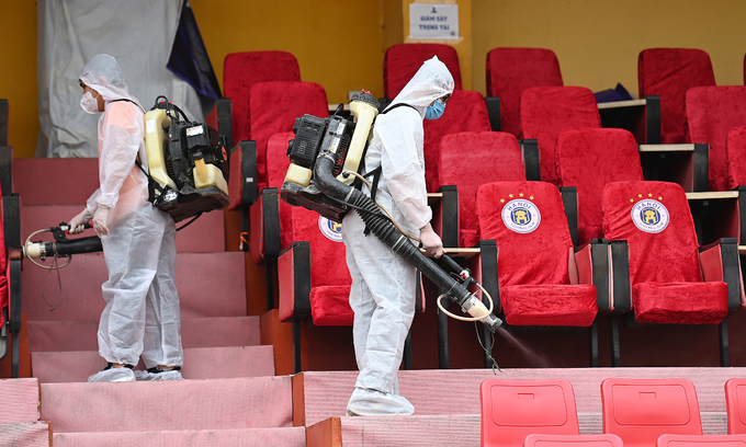Over 100 people in Hanoi fined for not wearing face masks during holiday