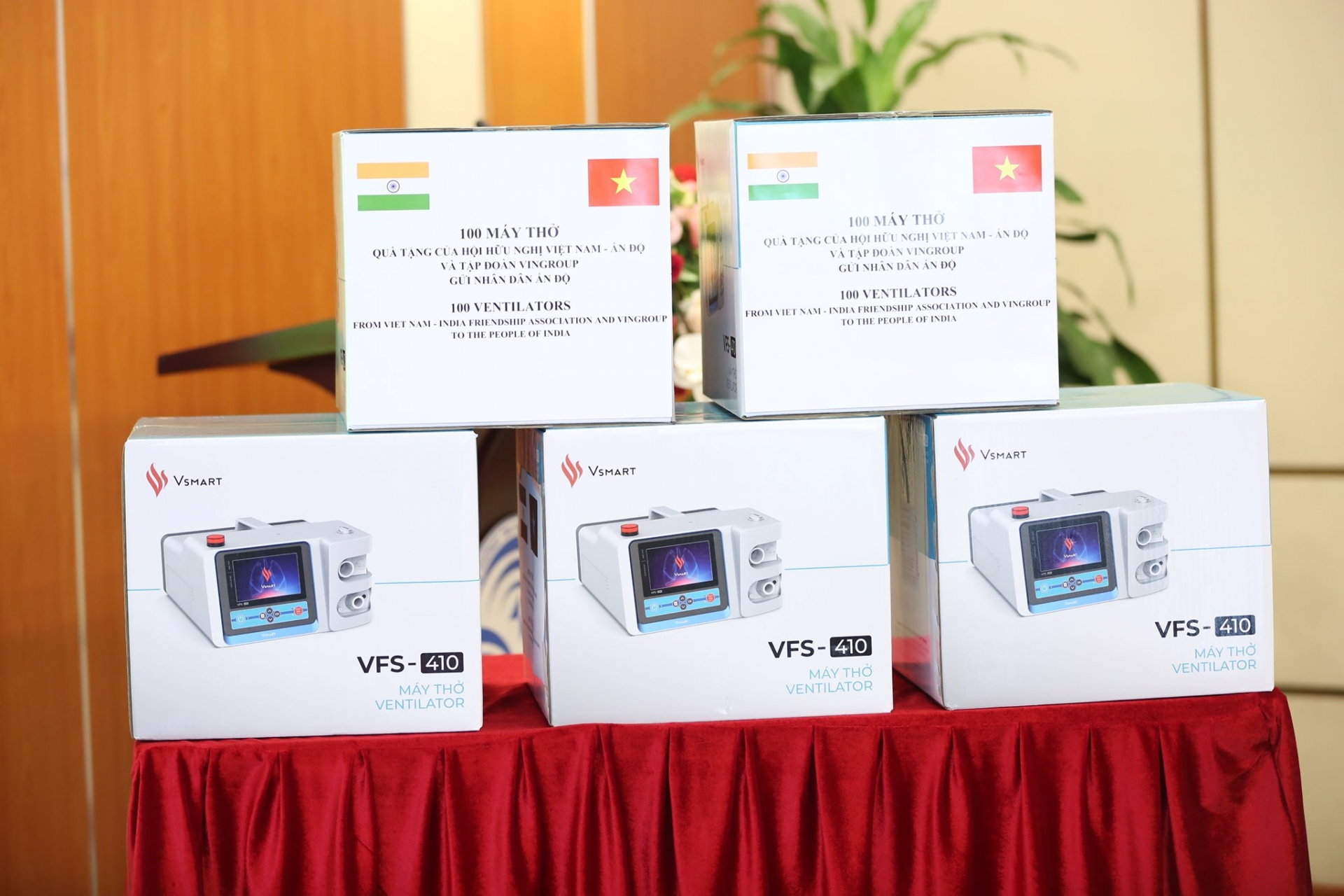 Vietnam’s border guard force gifts medical supplies to Cambodia
