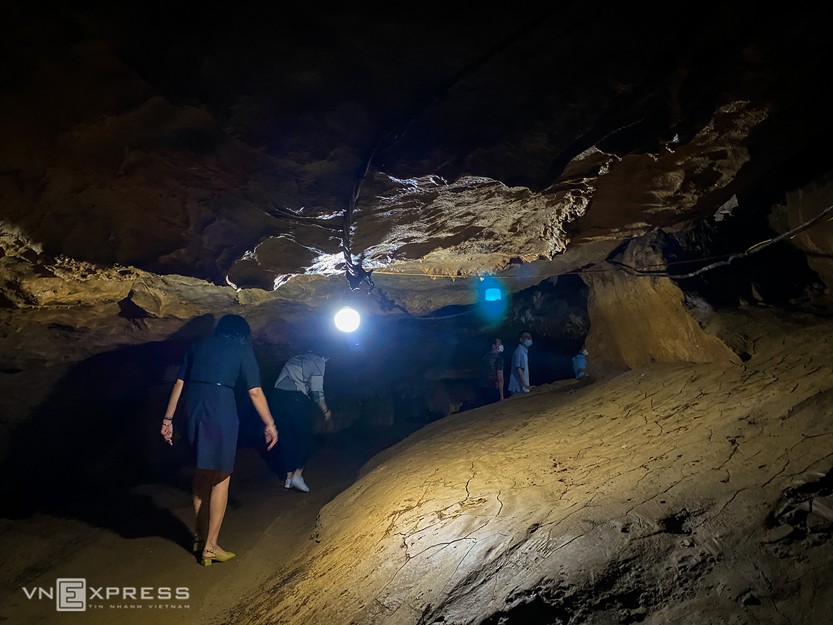 Spectacular cave with '99 mountains, 99 lakes' in northwestern province