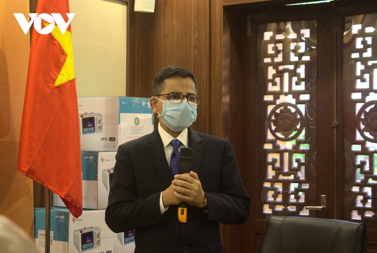 Vietnam Buddhist Sangha presents medical supplies to support India in Covid-19 battle