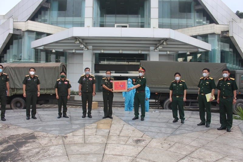 Hai Duong provide $21,792 in aid for Laos’ Covid-19 fight