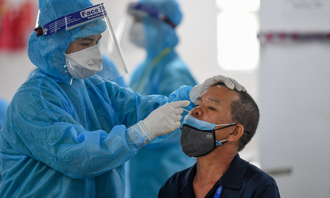 Vietnam, Swiss pharmaceutical group discuss cooperation on Covid-19 prevention and control