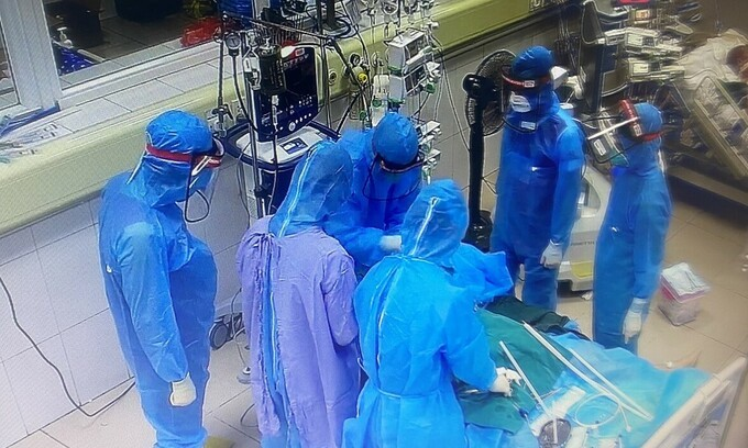 Apartment building in Hanoi locked down after Covid-19 case detected