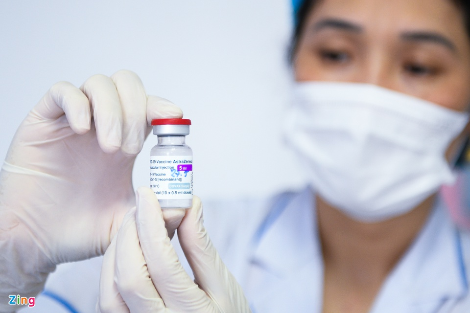 In Photos: Workers in Bac Ninh, Bac Giang provinces receive Covid-19 vaccine