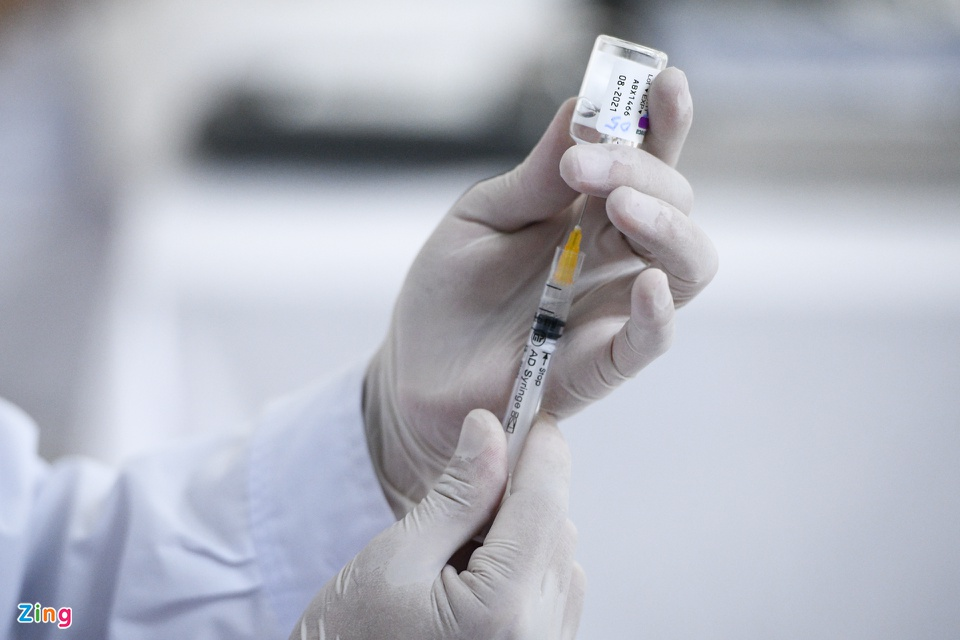 In Photos: Workers in Bac Ninh, Bac Giang provinces receive Covid-19 vaccine