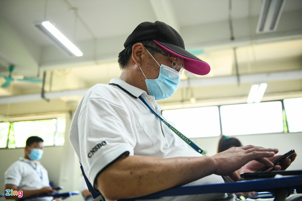 In Photos: Workers in Bac Ninh, Bac Giang provinces receive Covid-19 vaccine