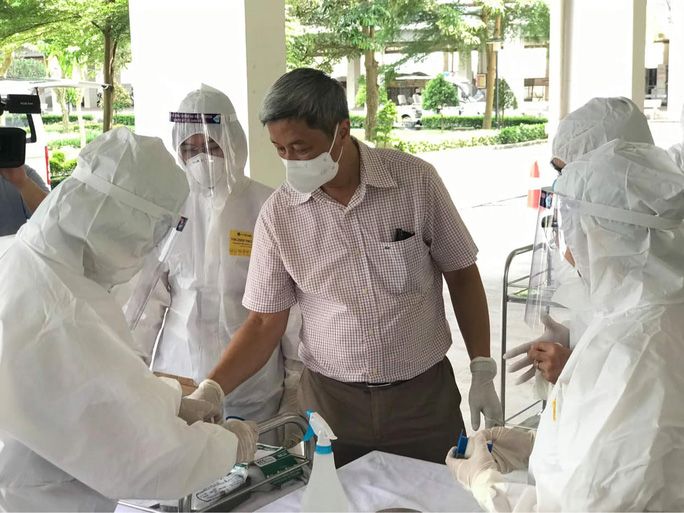 In Photos: Workers in Bac Ninh, Bac Giang provinces receive Covid-19 vaccine