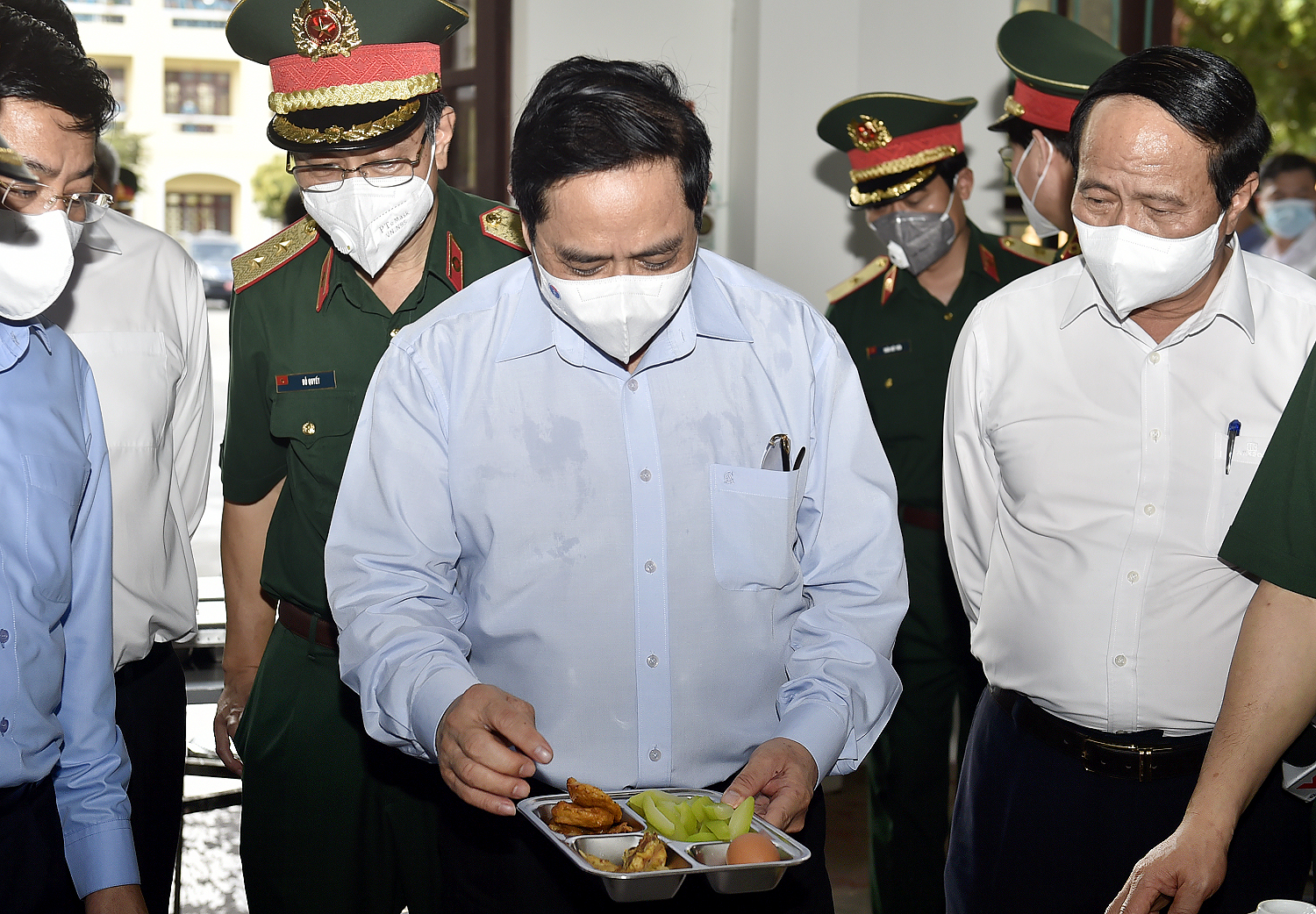In Photos: Prime Minister encourages frontline anti-pandemic forces in Bac Giang