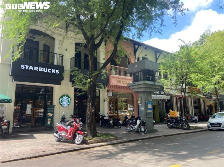 In Photos: Ho Chi Minh City desolate on the first day of social distancing