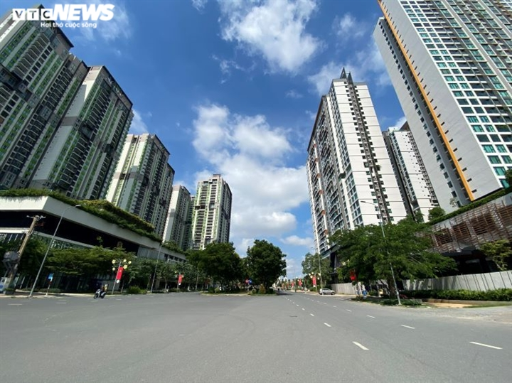 In Photos: Ho Chi Minh City desolate on the first day of social distancing