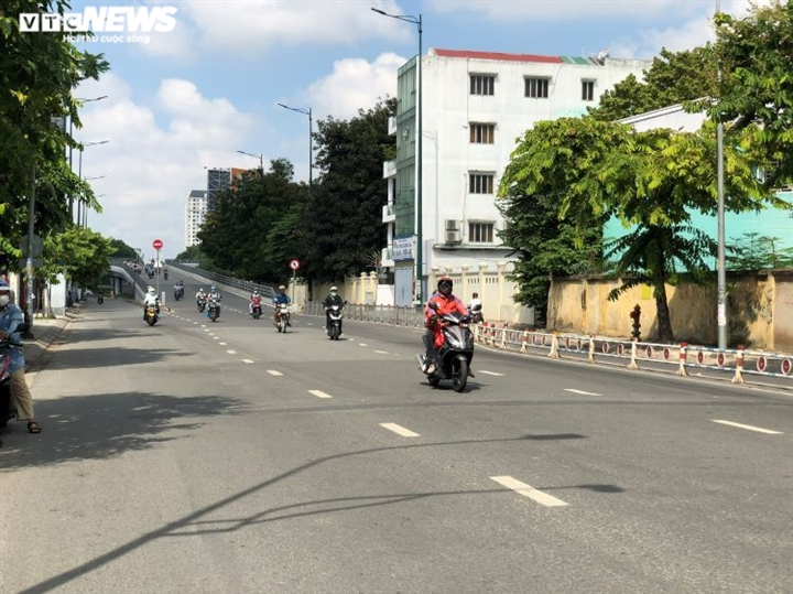 In Photos: Ho Chi Minh City desolate on the first day of social distancing