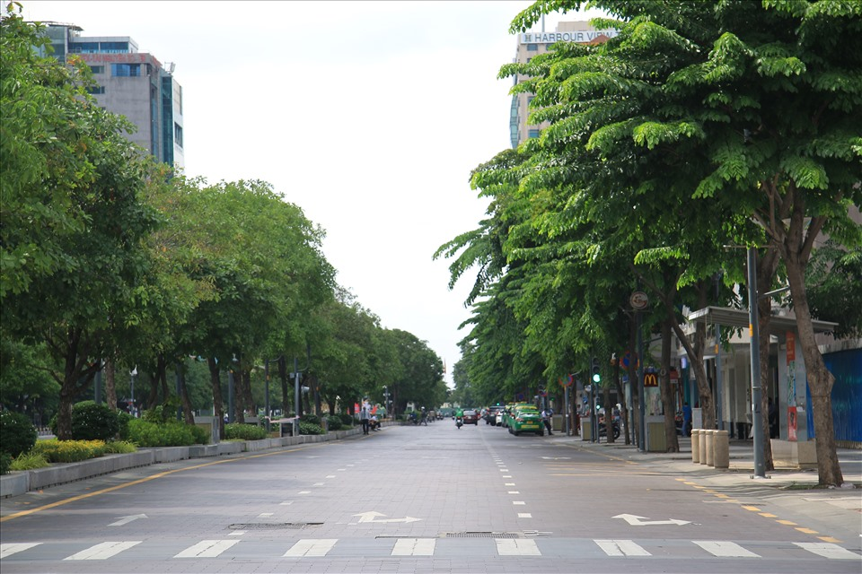 In Photos: Ho Chi Minh City desolate on the first day of social distancing