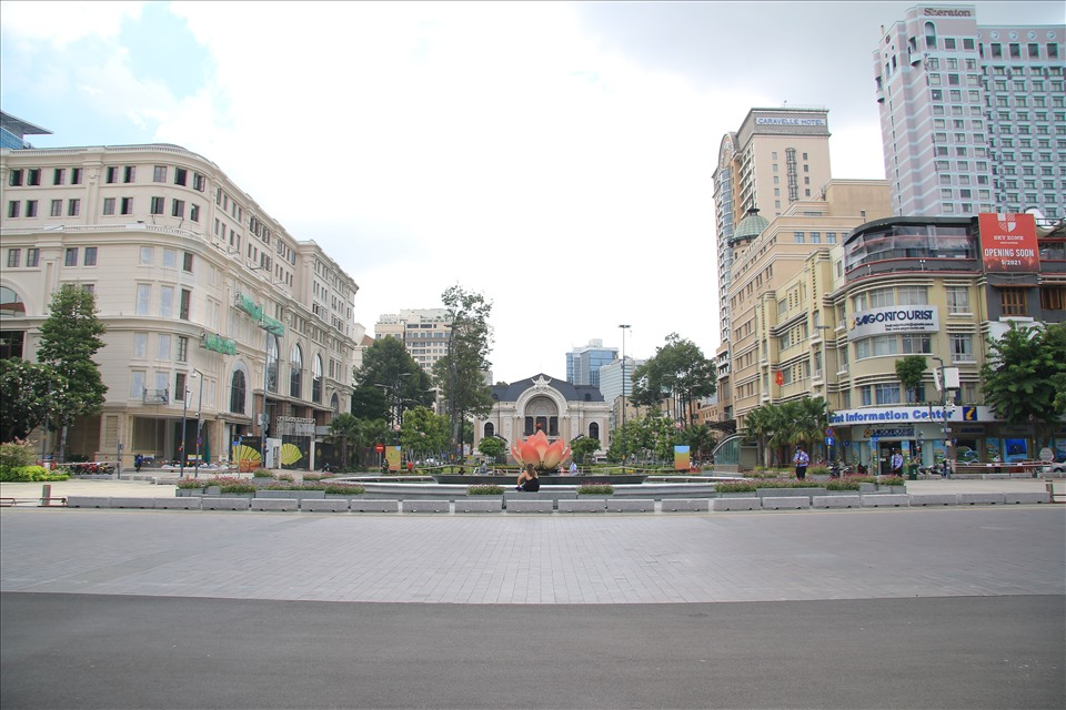In Photos: Ho Chi Minh City desolate on the first day of social distancing