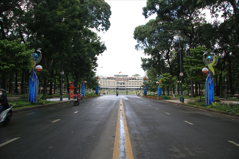 In Photos: Ho Chi Minh City desolate on the first day of social distancing