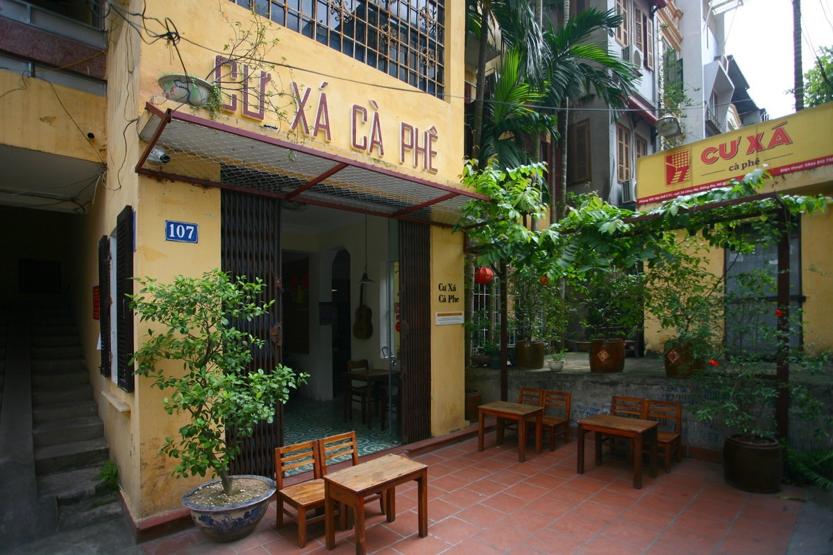 back in time coffee shop in the heart of hanoi