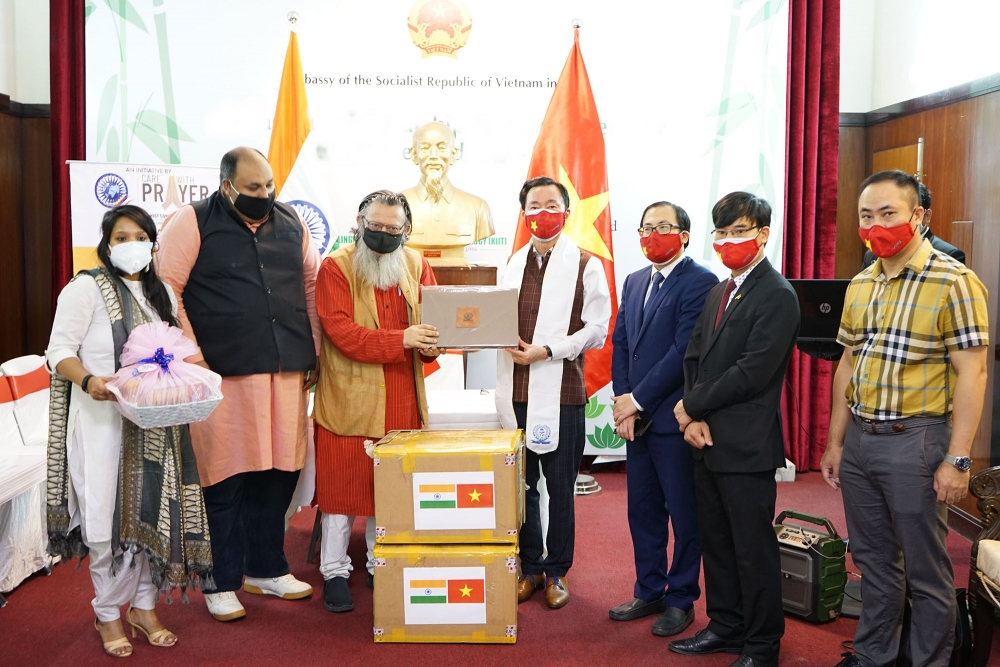 Vietnam supports Indian and Nepali people in Covid-19 fight