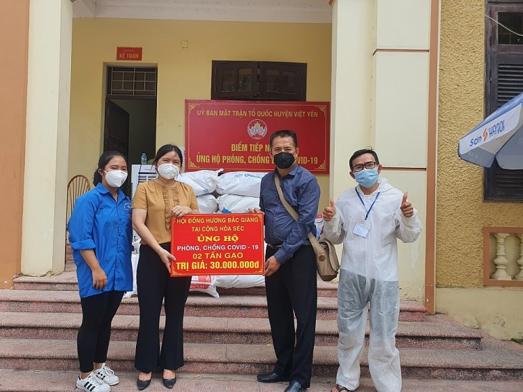 Overseas Vietnamese supports homeland in Covid-19 fight