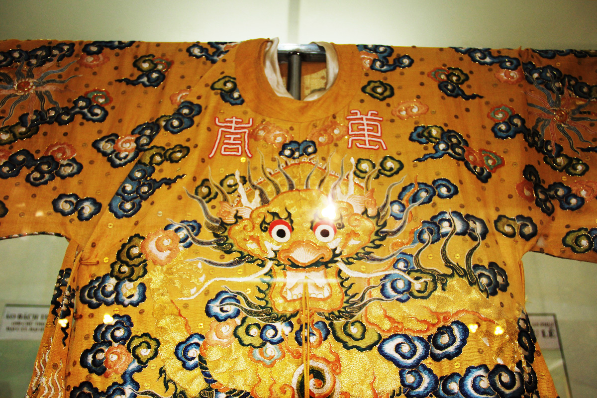 Dong Cuu:  an embroidery village responsible for 'dragon robes'