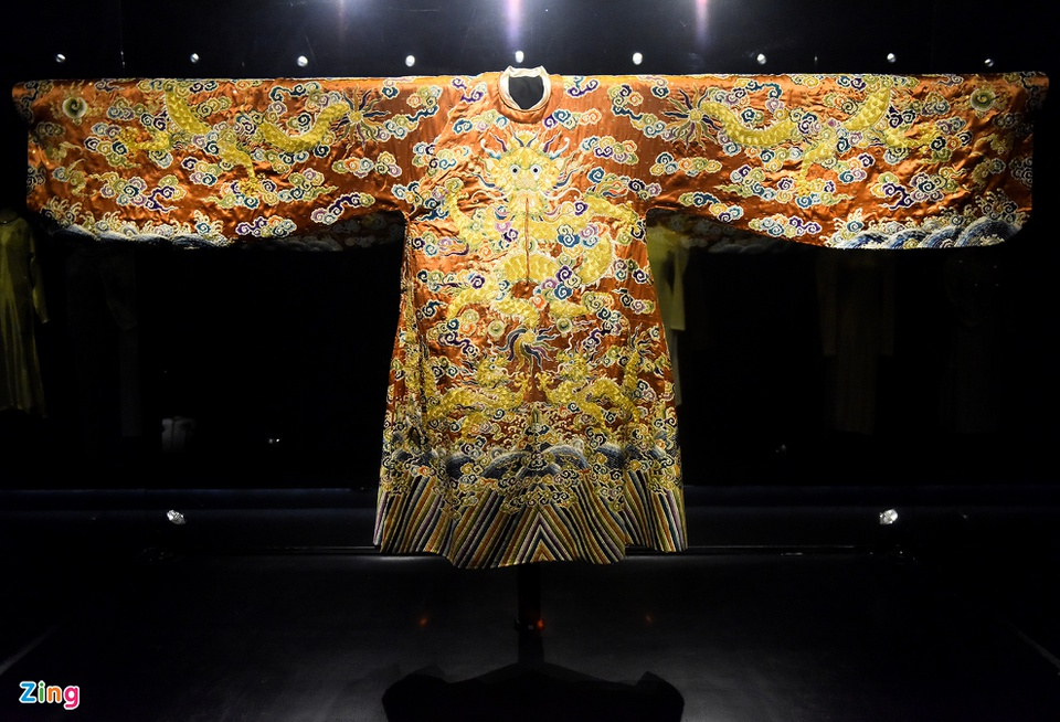 Dong Cuu: an embroidery village responsible for 'dragon robes'