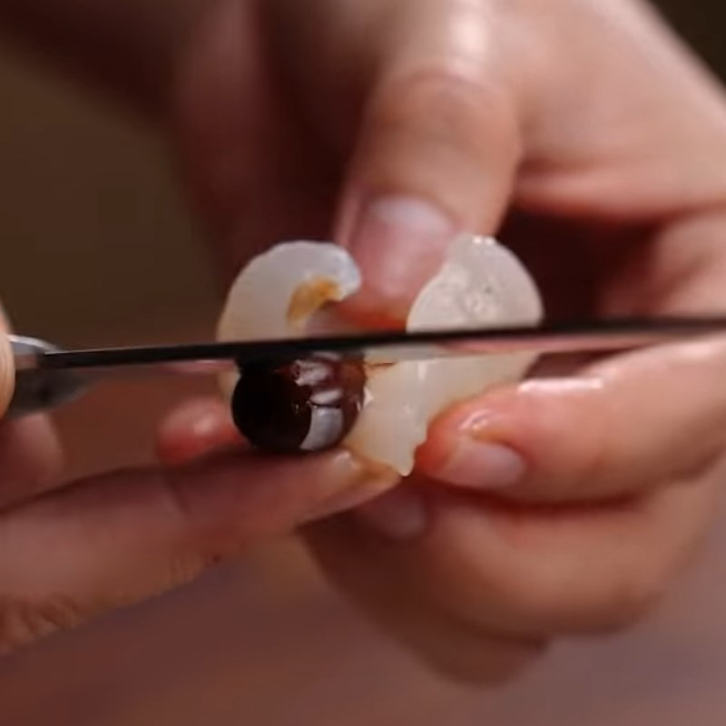 Recipe: Fried rice with fresh lychees - video