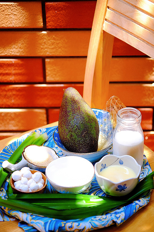 Easy-to-follow recipe for sweet avocado soup