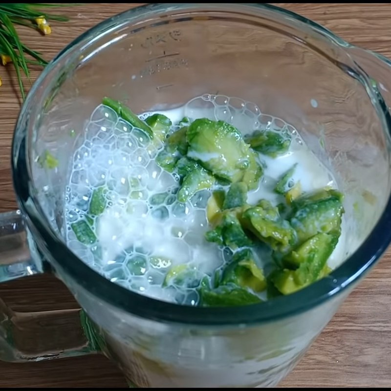 Easy-to-follow recipe for sweet avocado soup
