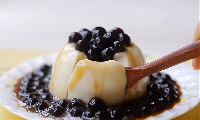 Tao pho (soybean curd), rustic dish of Vietnamese on summer days