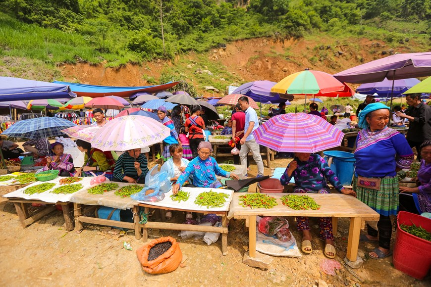 can cau market outstanding cultural trait in northwest of vietnam
