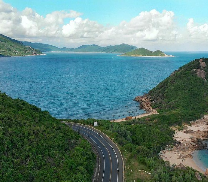 Top breath-taking curves in Vietnam Top breath taking curves in Vietnam