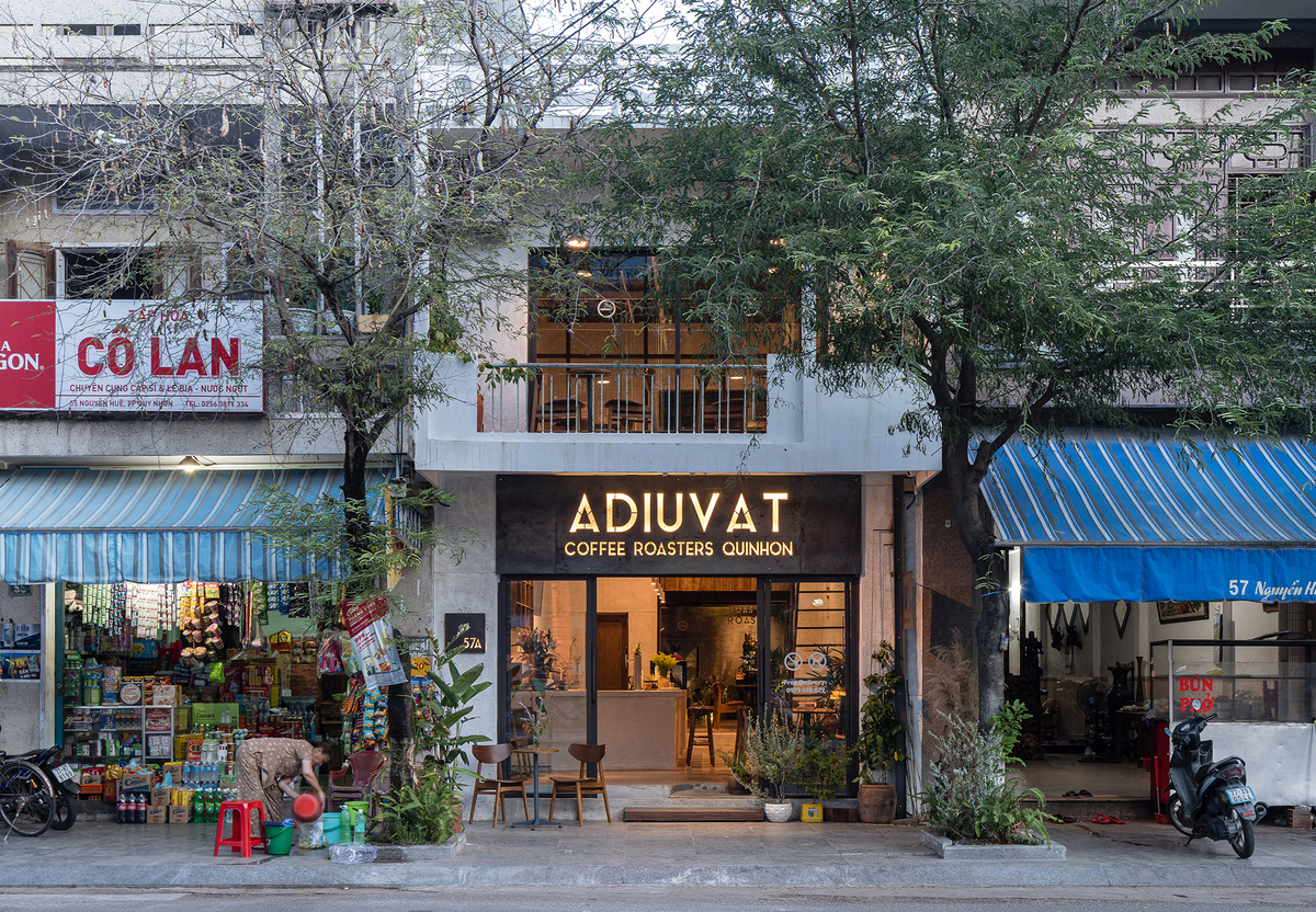 Unique Vietnamese coffee shop hailed on international outlets