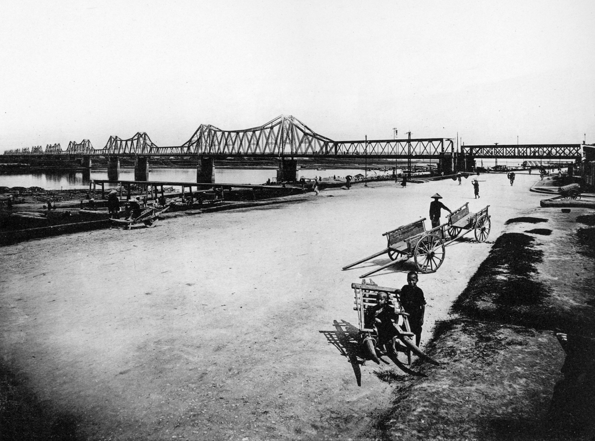 tourist attractions in vietnam 100 years ago through french photographers lens