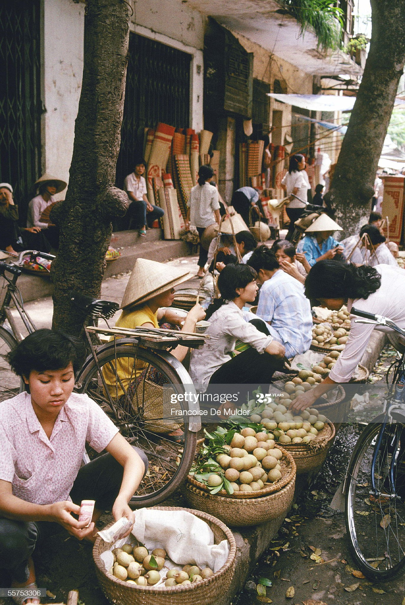 Rustic life of Hanoi in 1989 through French journalist’s lens