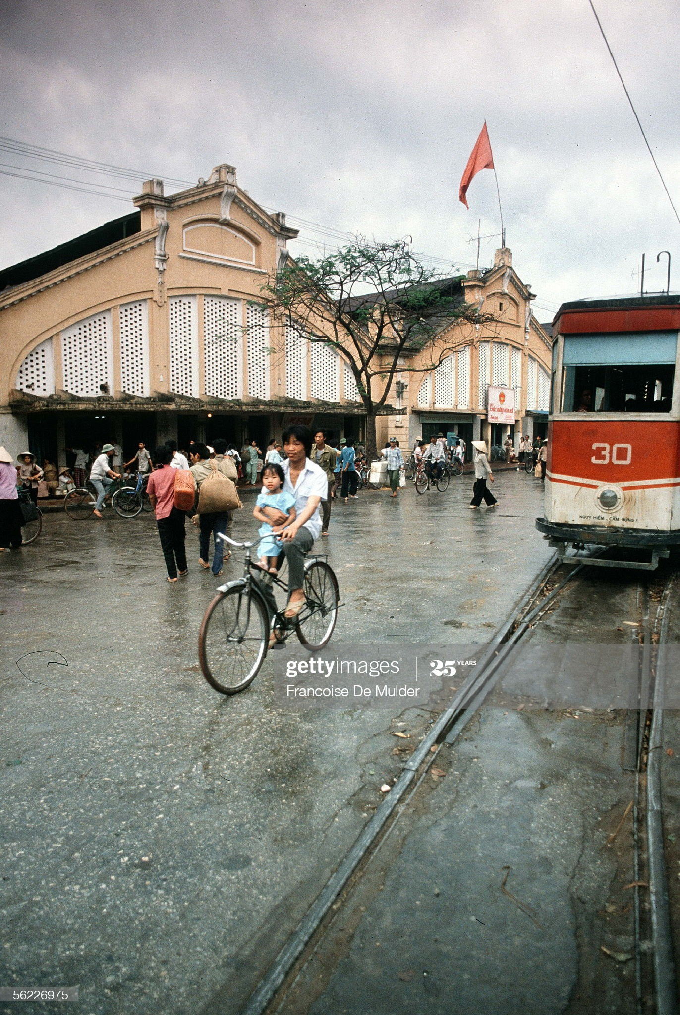 Rustic life of Hanoi in 1989 through French journalist’s lens
