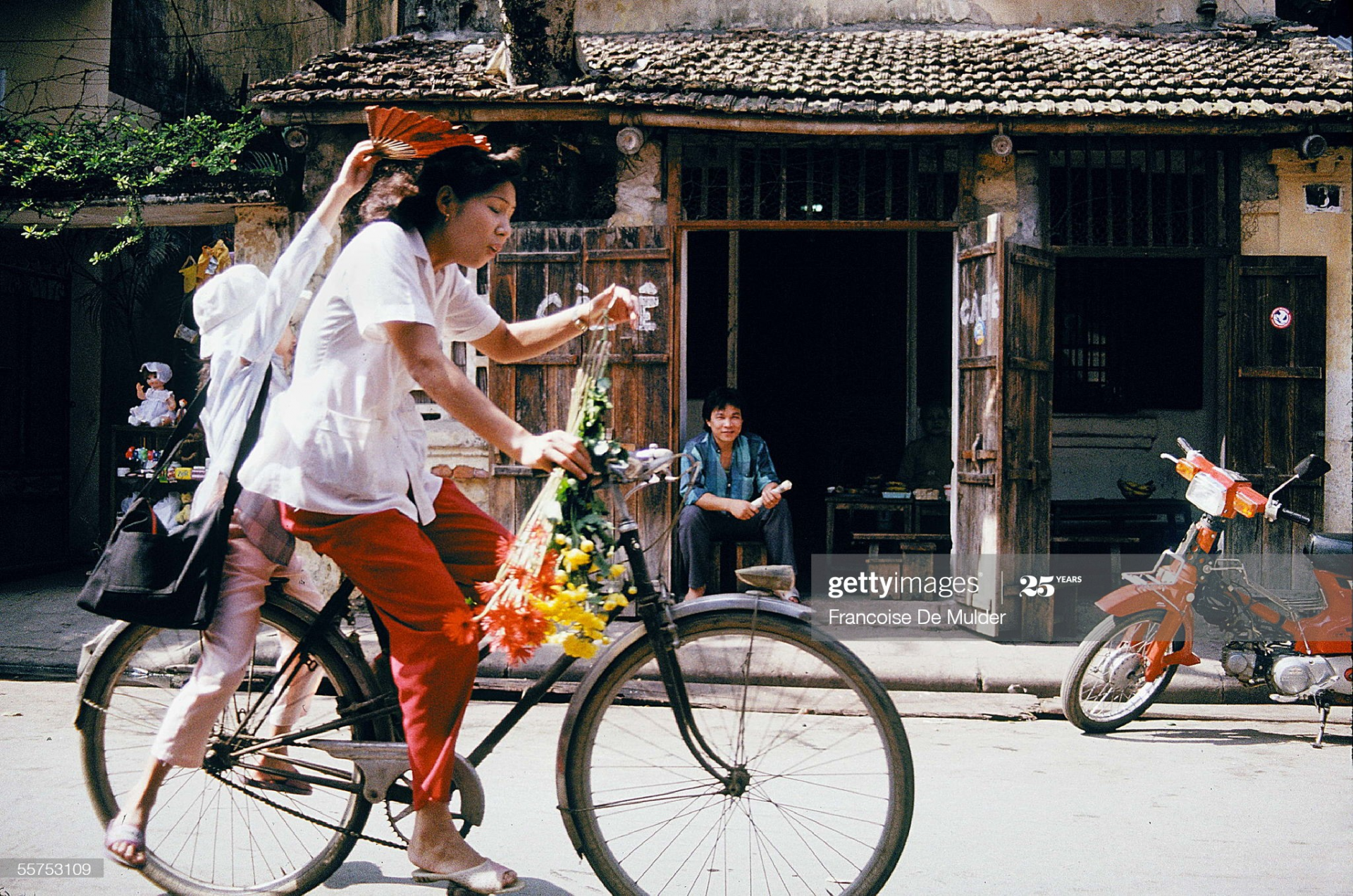 Rustic life of Hanoi in 1989 through French journalist’s lens