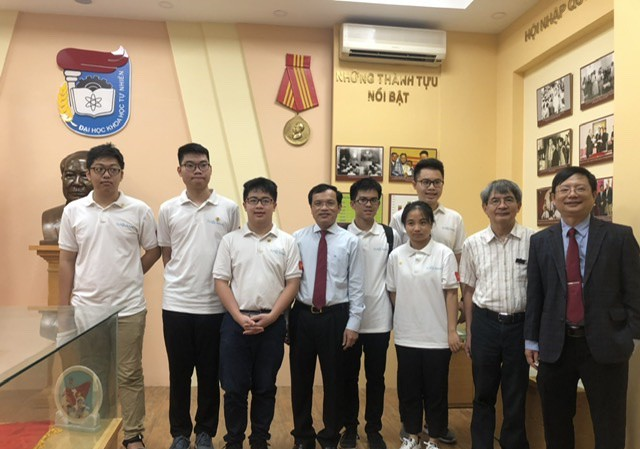 Vietnam students win gold medals at International Mathematical Olympiad 2020