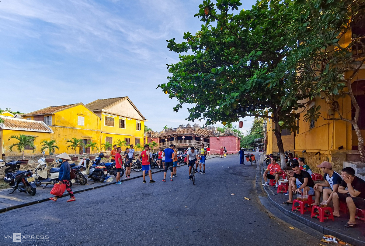A glimpse of poetic Hoi An Ancient Town in autumn