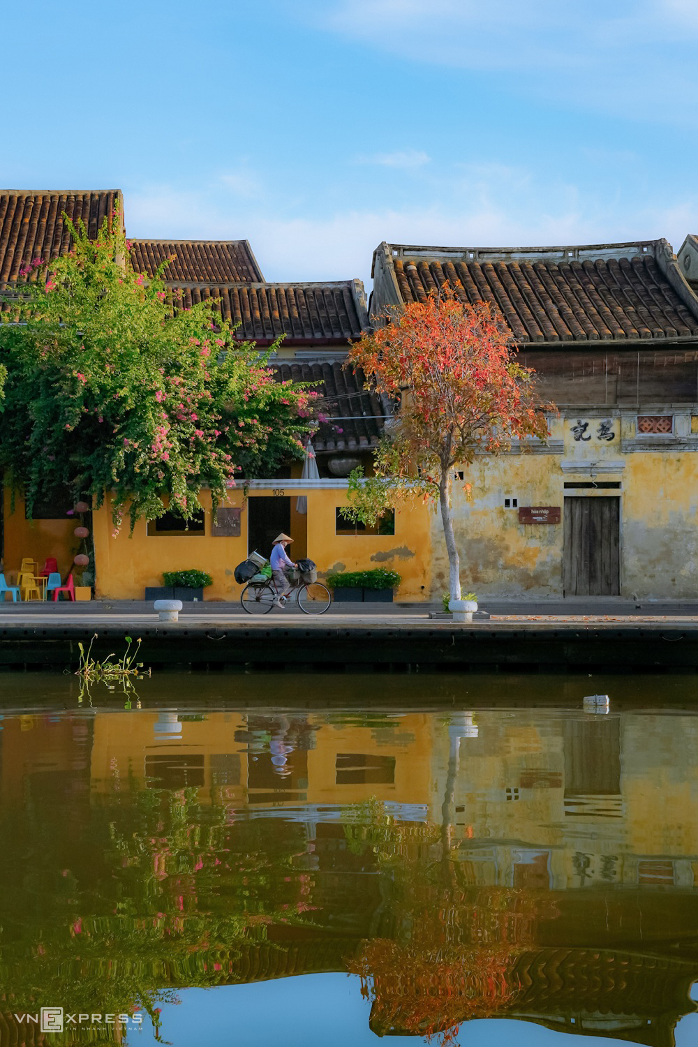 A glimpse of poetic Hoi An Ancient Town in autumn