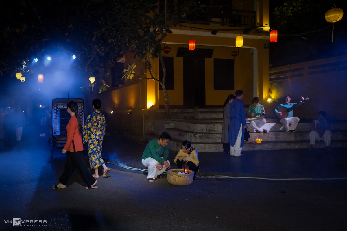 A glimpse of poetic Hoi An Ancient Town in autumn