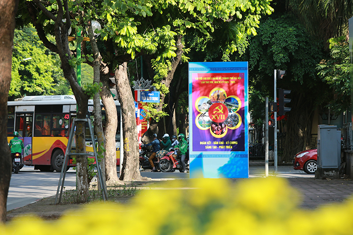 Hanoi streets brilliantly decorated to celebrate 1010th anniversary of Thang Long – Hanoi