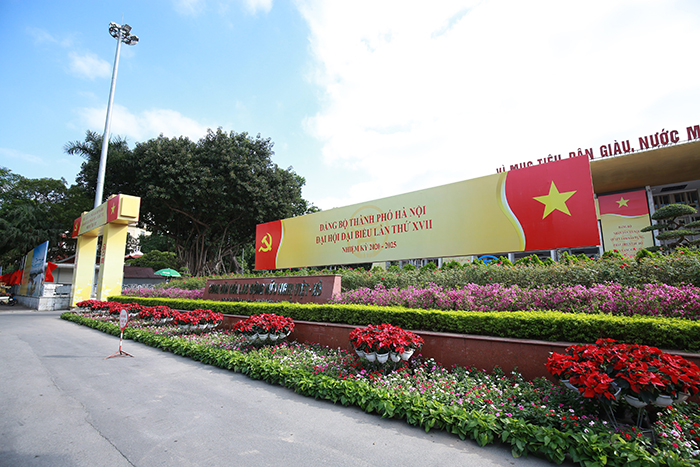 Hanoi streets brilliantly decorated to celebrate 1010th anniversary of Thang Long – Hanoi
