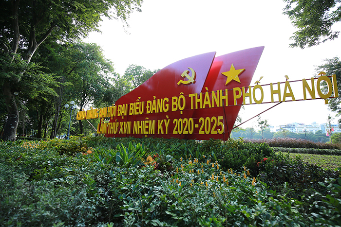 Hanoi streets brilliantly decorated to celebrate 1010th anniversary of Thang Long – Hanoi