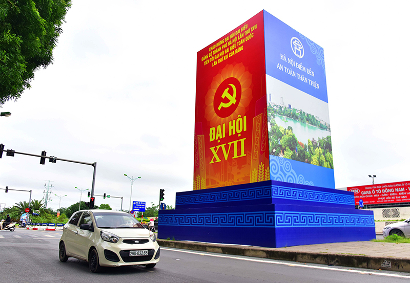 Hanoi streets brilliantly decorated to celebrate 1010th anniversary of Thang Long – Hanoi