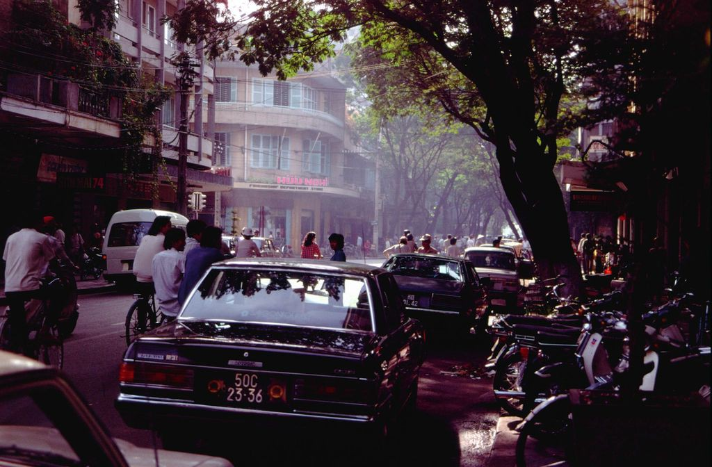 Amazing photos of traffic in Saigon in 1989