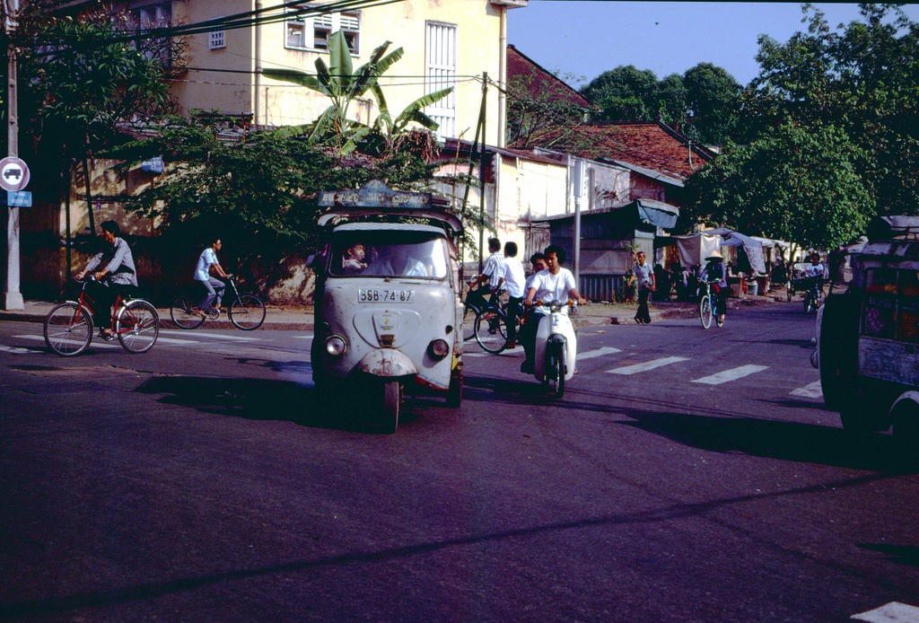 Amazing photos of traffic in Saigon in 1989