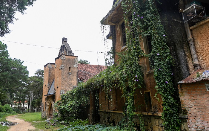 Mysterious hues of abandoned architectures in Vietnam